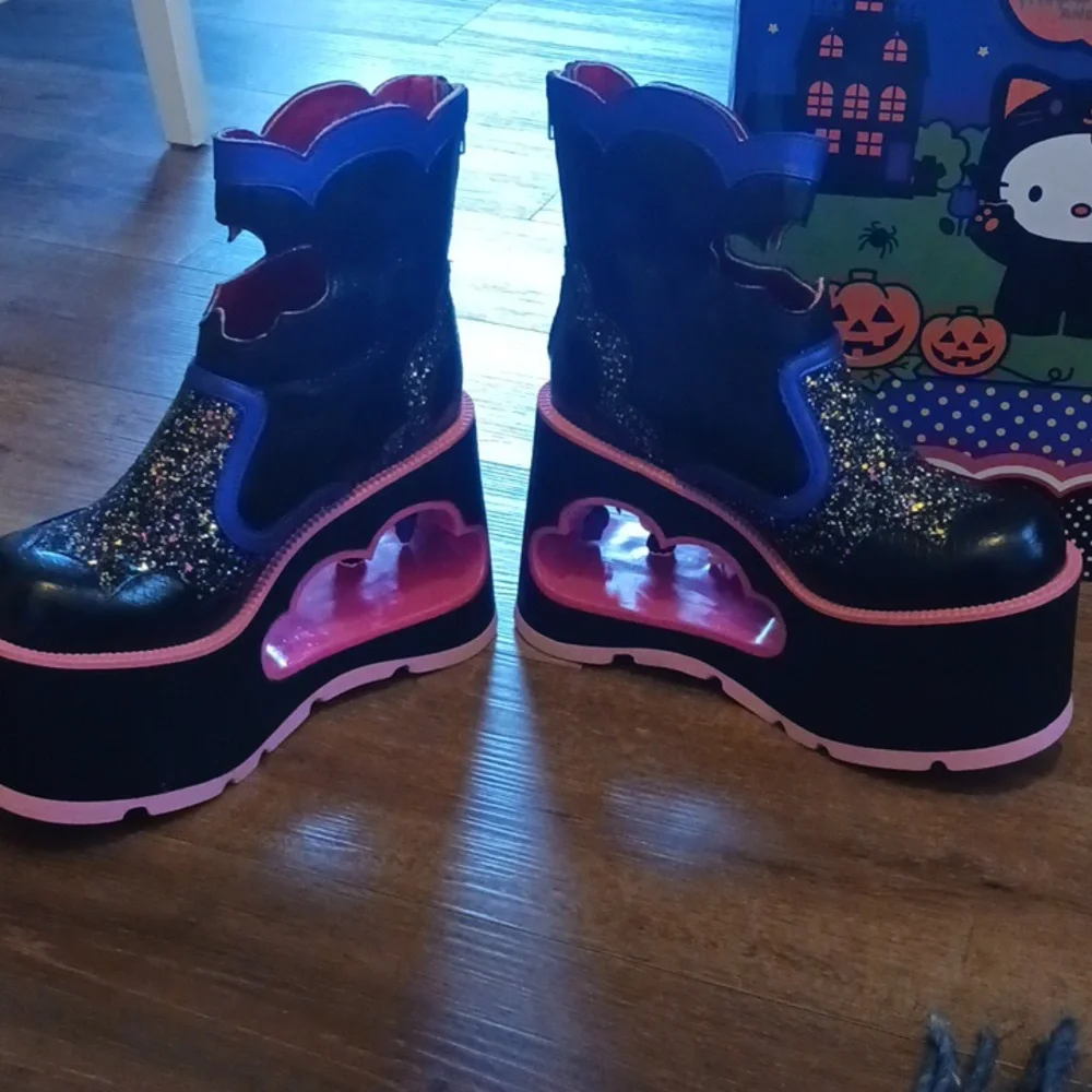 Irregular Choice Hello Kitty Cavern Platform Boots Size 39/8.5 - Picture 8 of 16